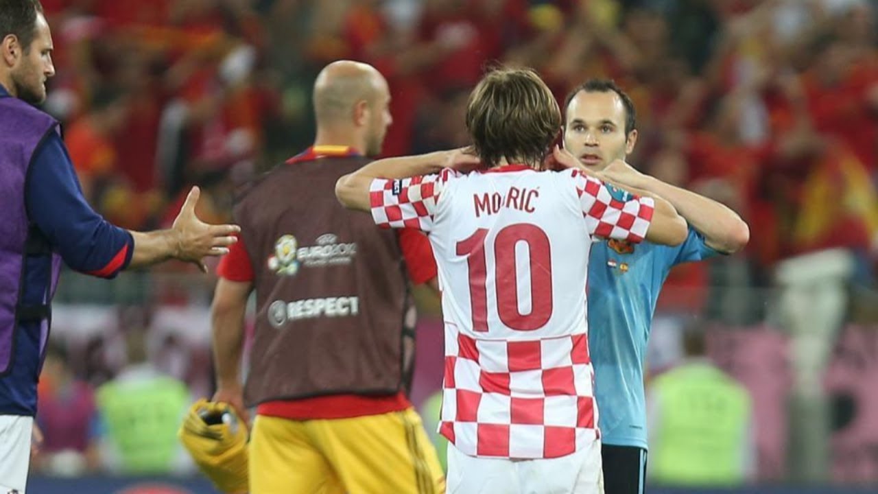 Luka Modrić vs Andrés Iniesta (Euro 2012 Group Stage 3R Croatia vs Spain)