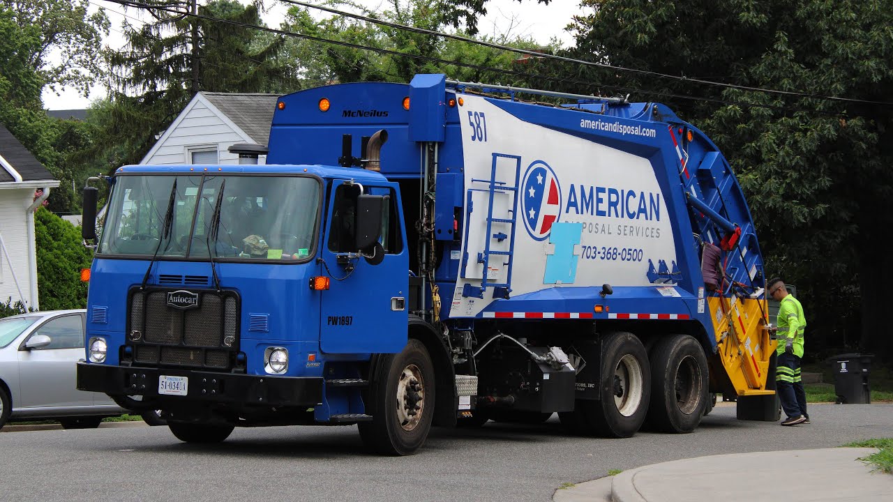 American Disposal ACX McNeilus Rear Loader Packing Yard Waste