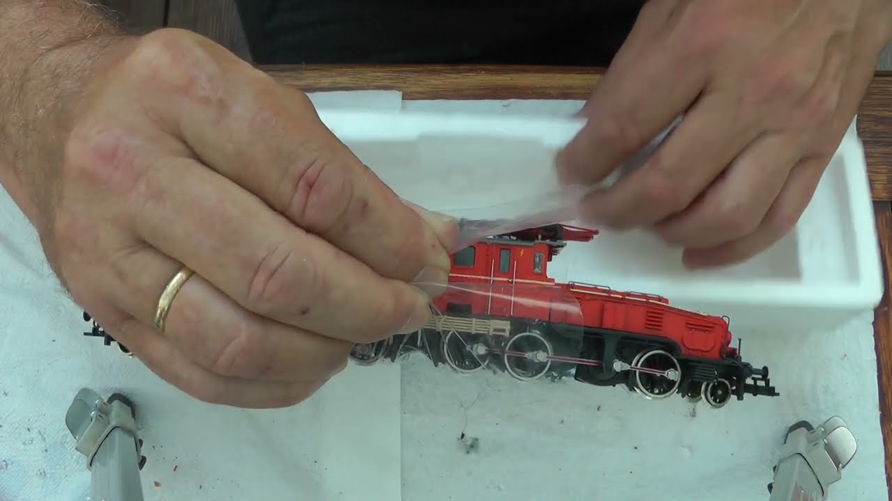 Wolfgangs Märklin Modellbahn Roco ÖBB 1189 Orange wird Wechselstrom ,macht etwas Kopfzerbrechen.