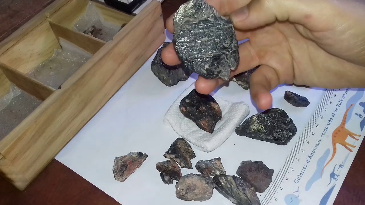 COLTAN : Mineral - Tantalita Columbita // El Oro Azul metal muy valioso //Kристалл колумбита