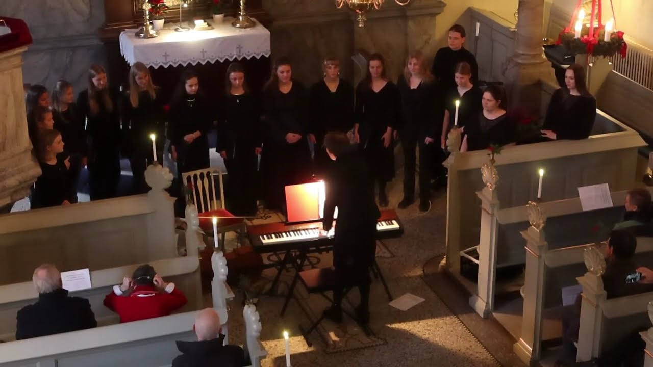 Holsteinsborg kirke lægger kirkerum til Pedersborg Kirkes ungdomskors julekoncert.