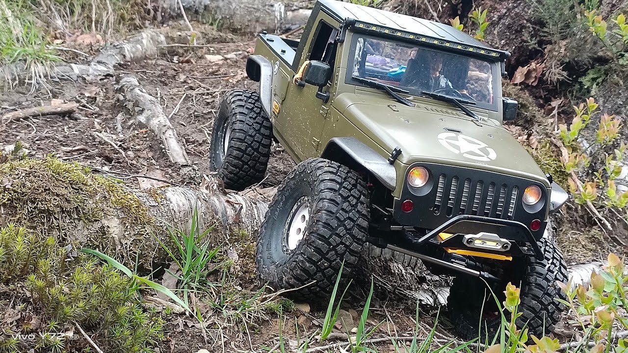 Axial SCX10 Pro kit build. Jeep Wrangler pickup