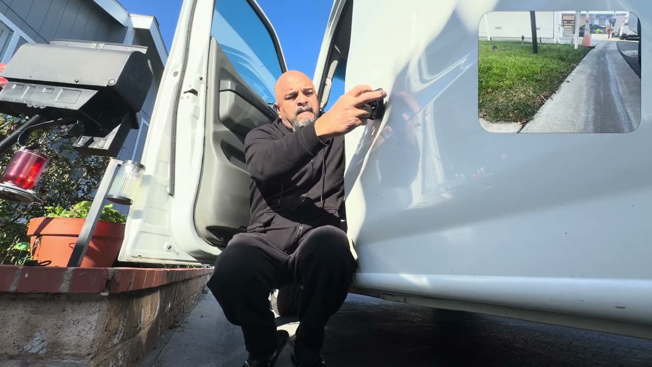 Cómo instalar un tomacorriente  120v a la Nissan nv2500