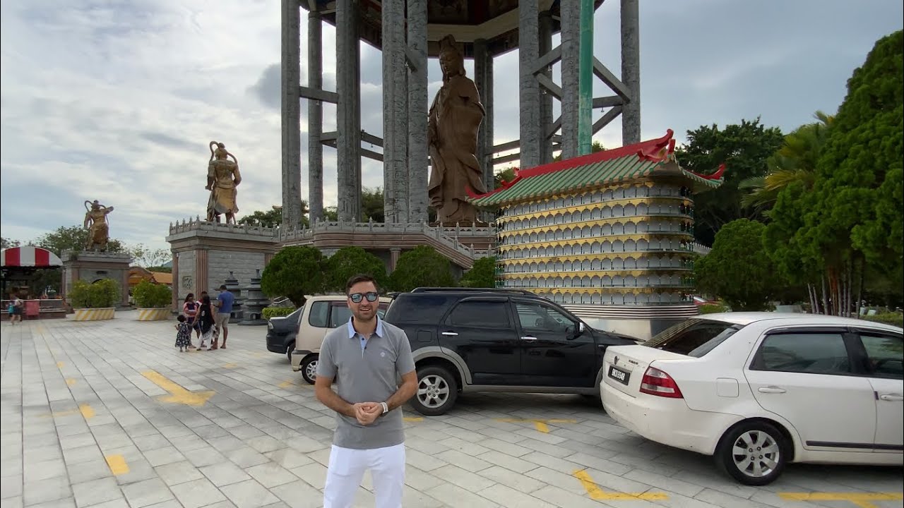 Largest Buddhist temple in Malaysia, Kek Lok Si Temple, Penang, Malaysia