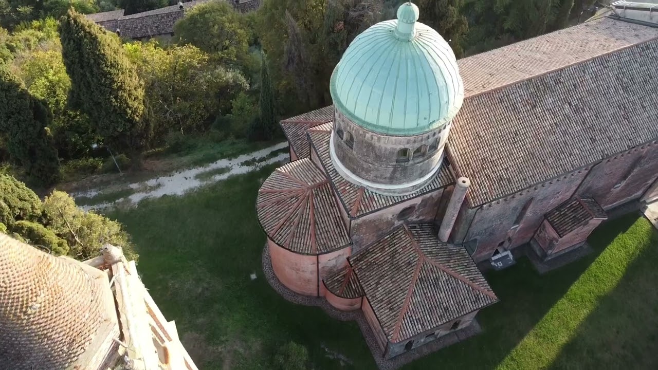 Santuario Madonna dell’Acqua (Mussolente) e Santuario Chiesetta Rossa (San Zenone degli Ezzelini) 🚁