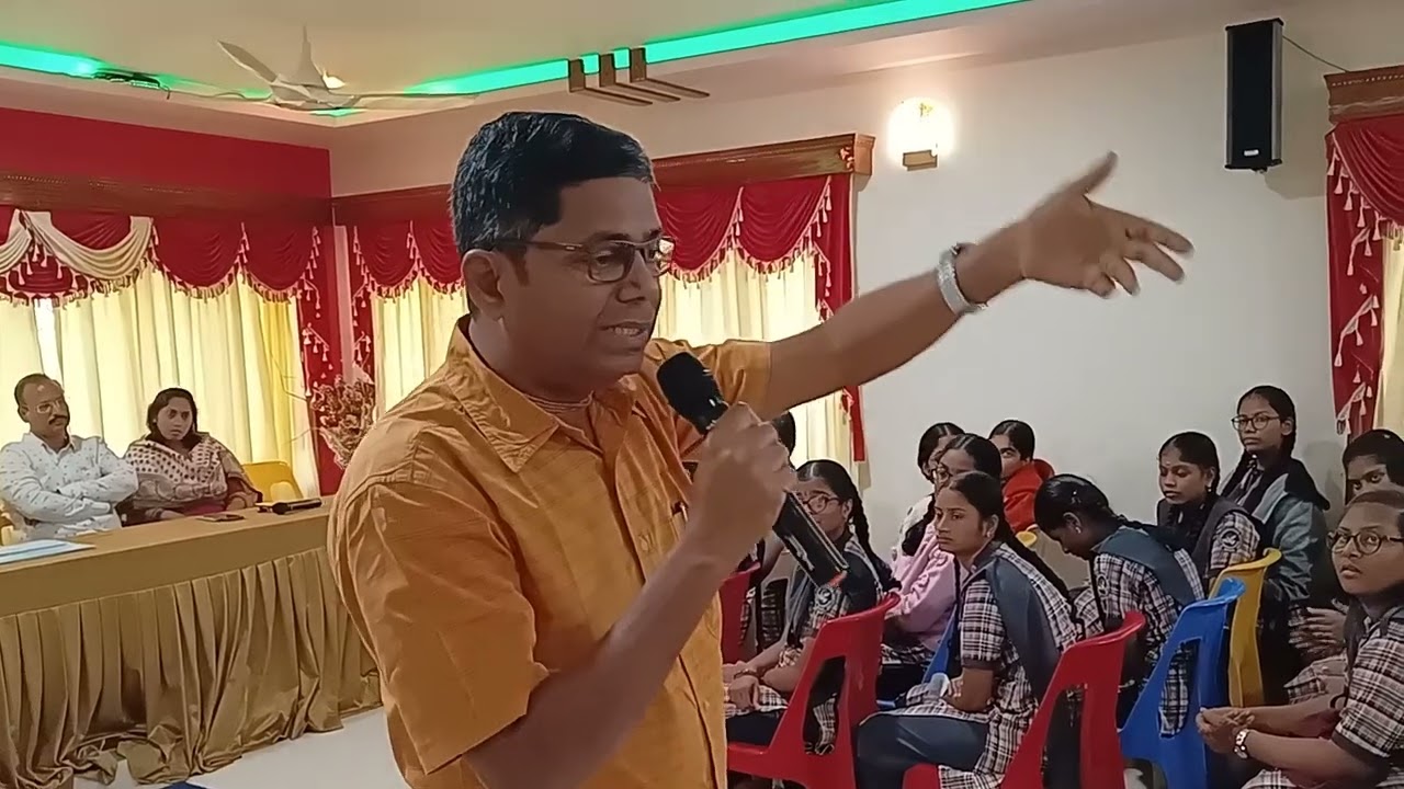 VVRK Sir motivating students in Viswasanthi Sri
