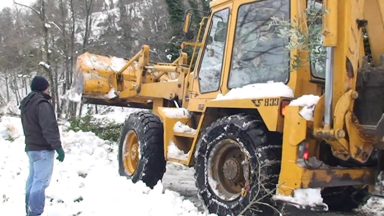 Ditta Monaco in azione contro la neve