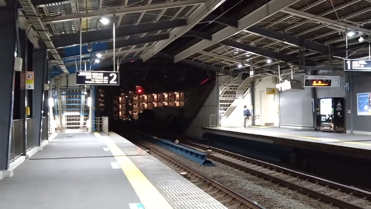 厚木駅をトリプル通過する電車たちがカッコ良すぎた。