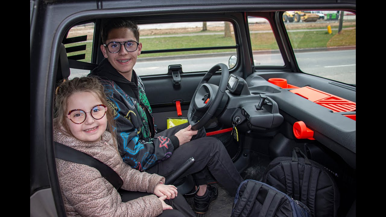 Noam Enzo et Giulia en Citroen Ami le 26 mars 2025