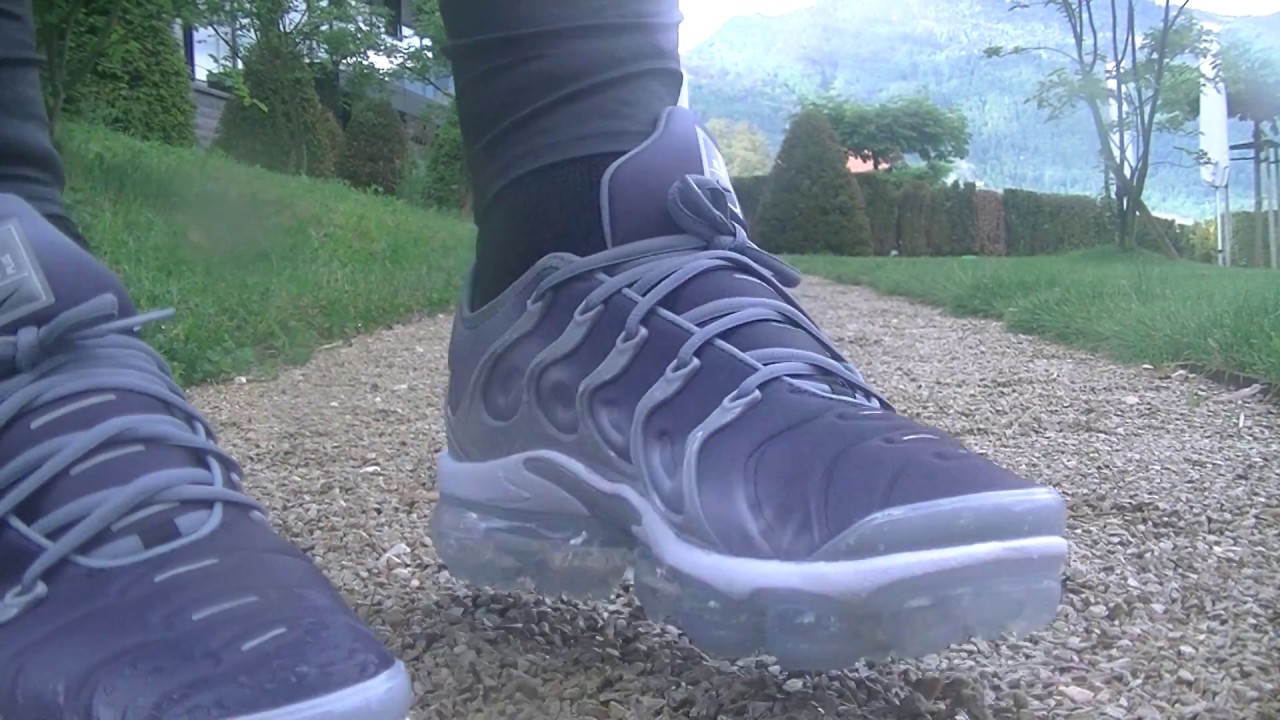 NIKE AIR VAPORMAX PLUS getting soaked in the lake - 00001