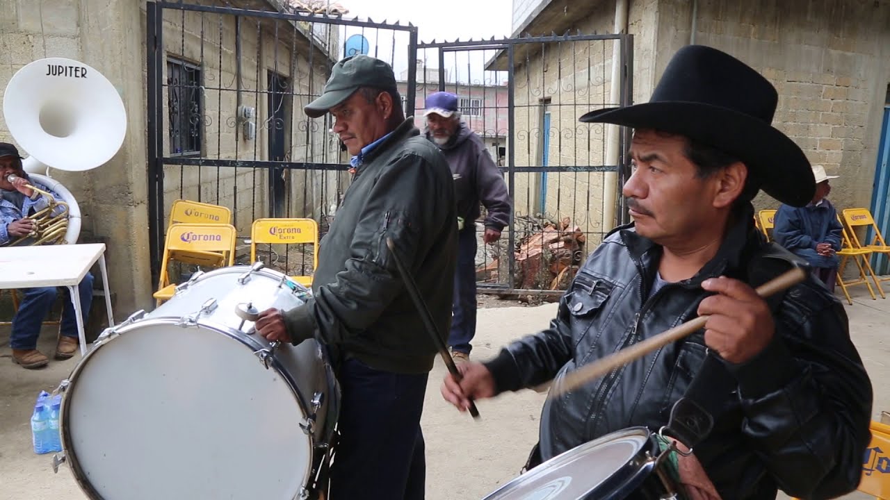 Banda la pereña la mejor música de jarabe  ( San Martín Peras))