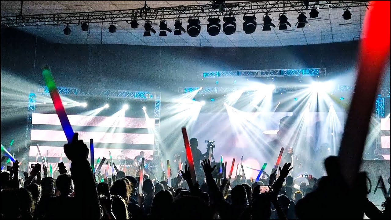 El Nombre de Jesus - Redimi2 en vivo congreso de Jovenes