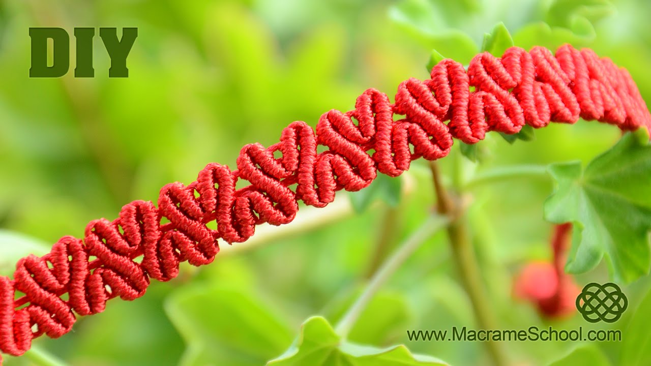 DIY Heart patterned macramé bracelet [Tutorial]