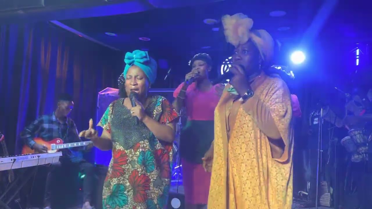 Praise in the studio Funmi praise Omomajemu ft Apekeola