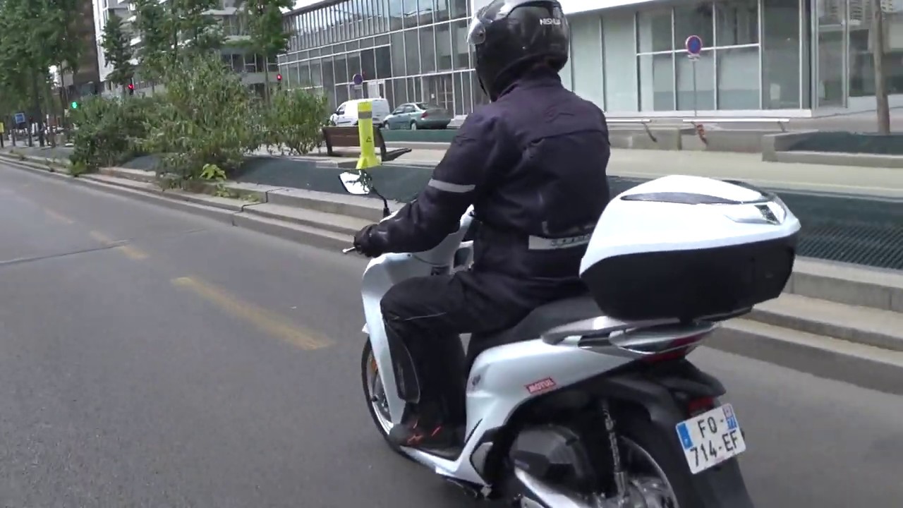 Essai Honda Shi 125cc 2020 : les pompistes ne lui disent pas merci