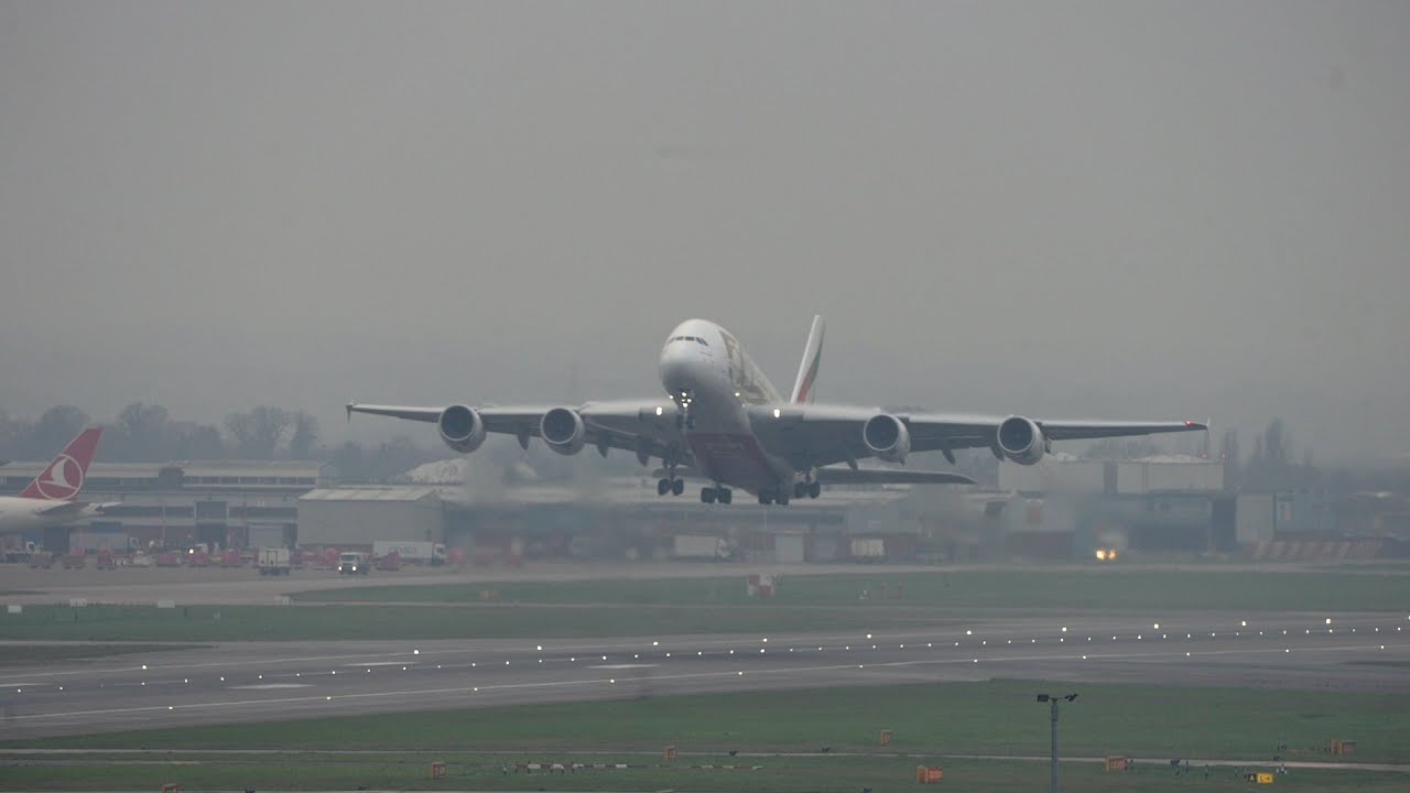 London Heathrow Airport A380 Emirates British Airways Morning Rush Hour Heavy Arrivals