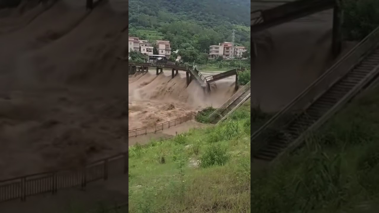 Flash Floods Hit Kashmir & Pakistan 🌊 Nature&rsquo;s Fury Caught on Camera పాకిస్తాన్ను వరదలు ముంచెత్తాయి