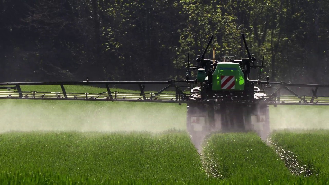 pulvérisateur Tecnoma - Blés - Tracteur Valtra  - Audeux - Agriculture Doubs Franche-Comté