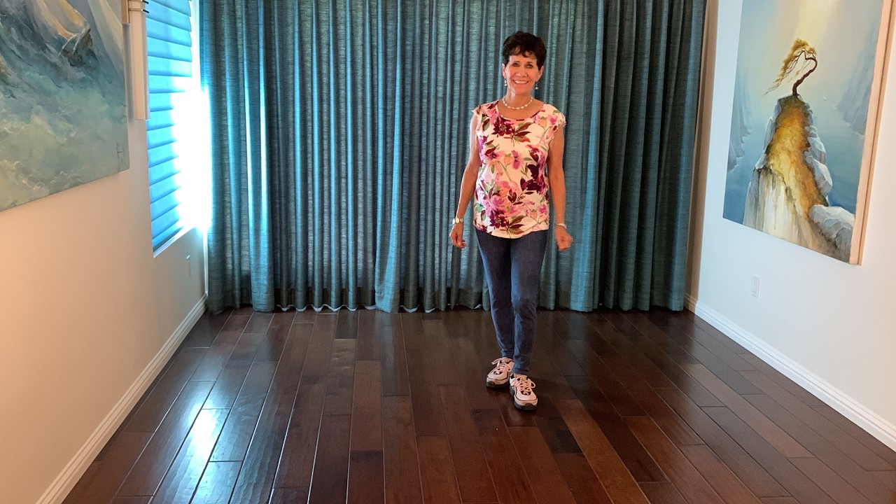 Photo ID line dance demonstration and tutorial by Stephie
