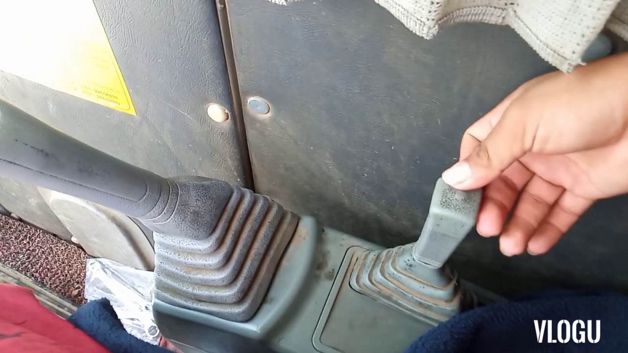 How to operate wheel backhoe