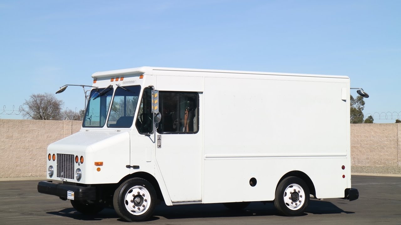 2002 Freightliner MT45 Grumman Olson 12' Step Van