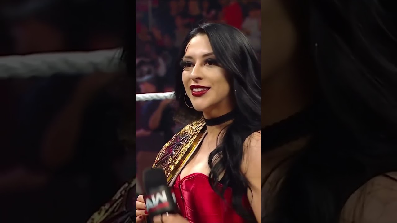 That&rsquo;s our NEW Women&rsquo;s World Champion 👏👏👏 #WWERaw