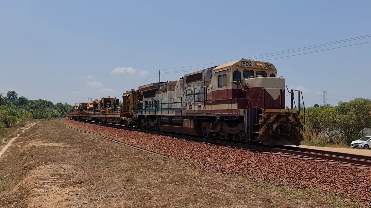 Trens de minério de ferro carregados e vazios no Marabá
