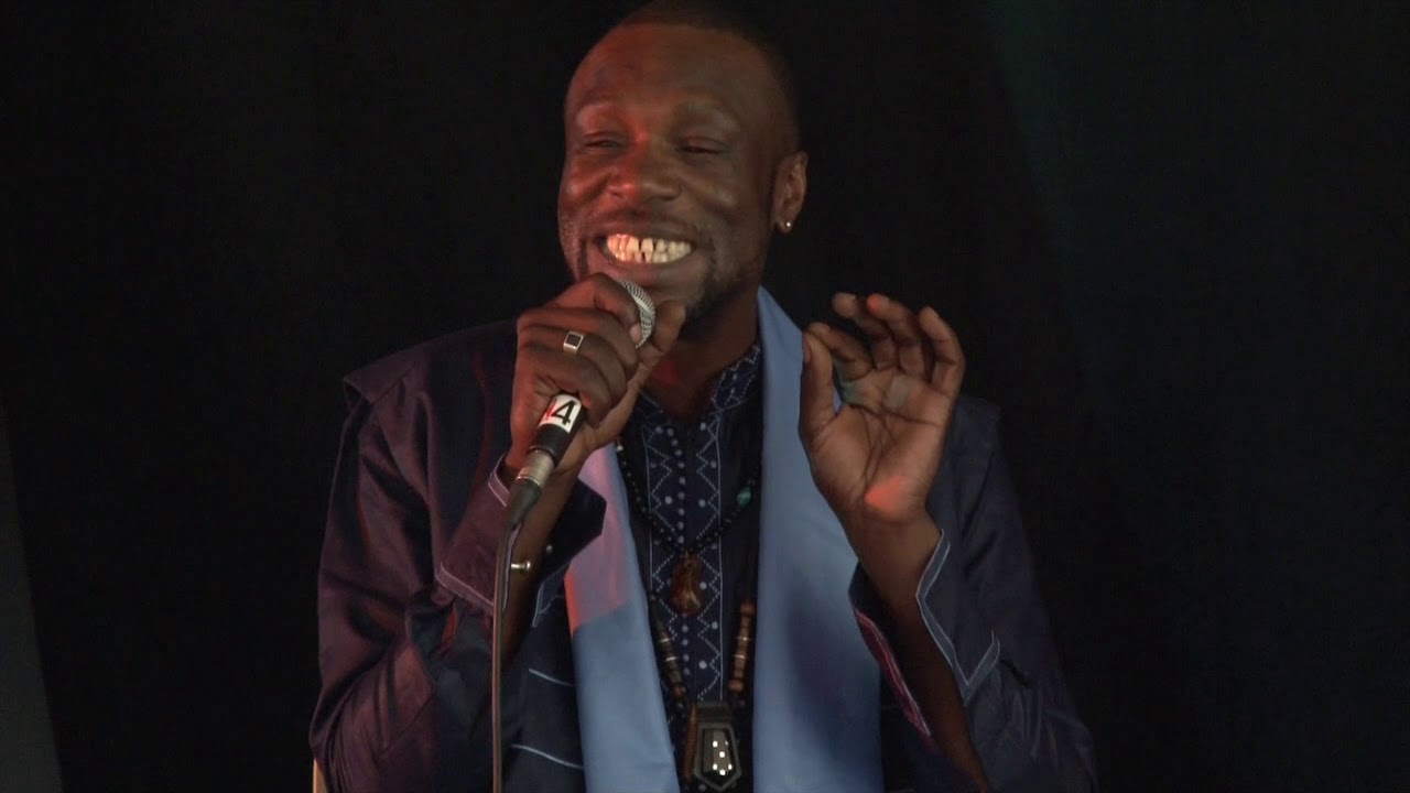 Prestation du conteur Thierno Diallo