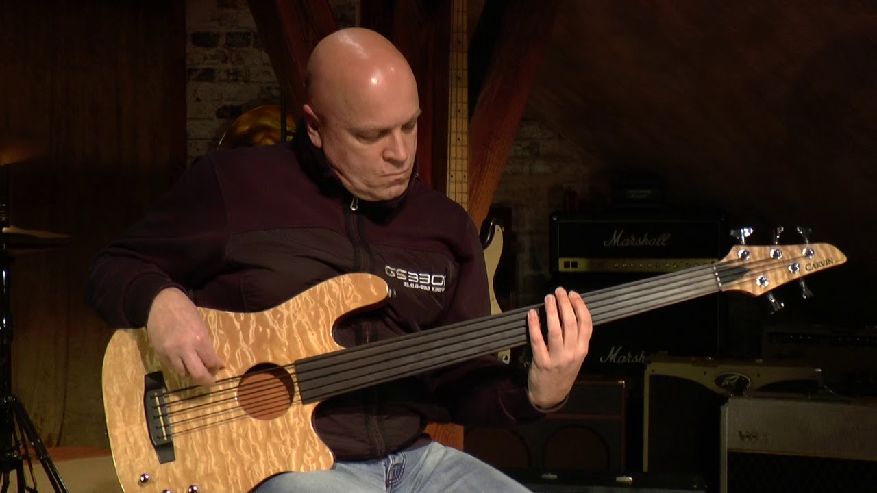 Carvin electro-acoustic bass AC 50 F fretless presented by Vintage Guitar Oldenburg
