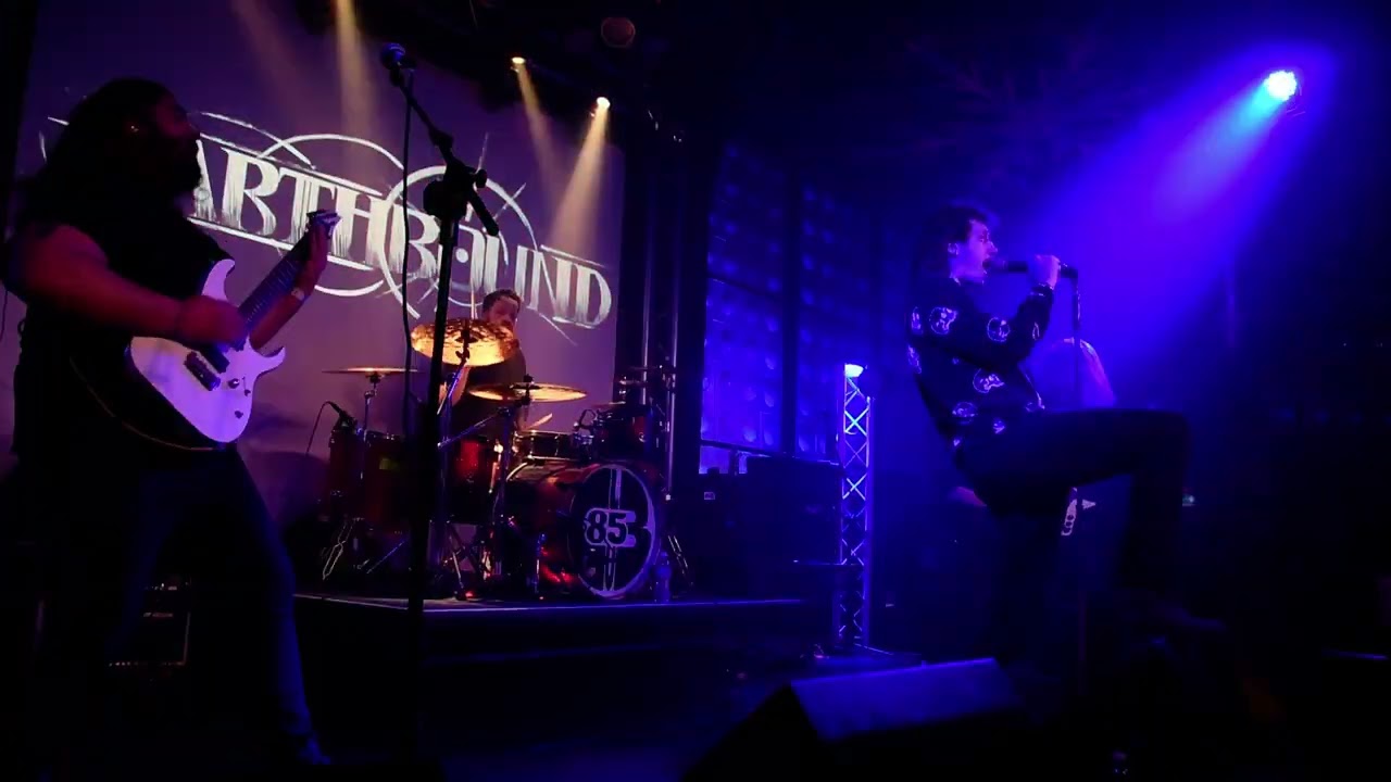 Earthbound live at Club 85