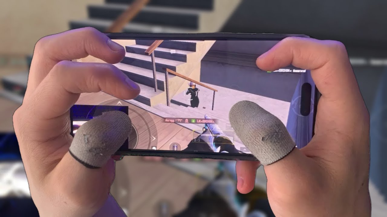 1vs4 Clutches in Ultimate royale (handcam)