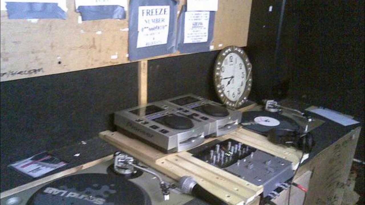 Dynamic M & J Wing Musical Mob Freeze FM 2003