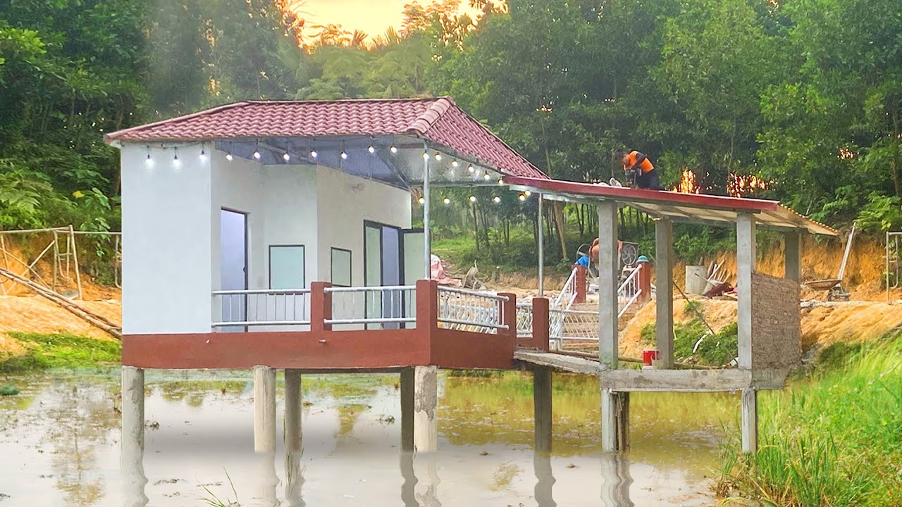 Build Kichen Pillars with Bricks, Bricks Walls, Eye-Catching Corrugated Iron Roof. Proficient Skills