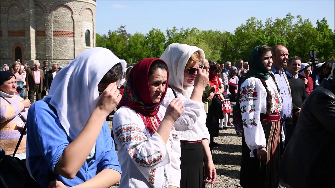 Mănăstirea Basaraba din judeţul Iaşi a îmbrăcat straie de sărbătoare