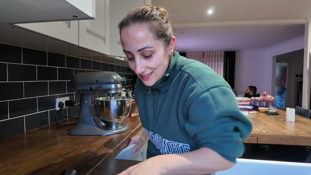 HAYATIMDAKİ TEK ENERJİ KAYNAĞIM NEDİR 😂 pizza ve sponge kek 🧁 VLOG