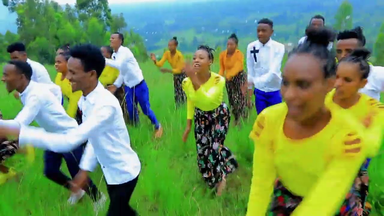 26 December 2022 በእንሶሞ ዩኬን ብአኮ/Bisomo yukeni bi'ako ም/ባደዋቾ ቁ1 ቃጨብራ( ምሸ ብራ) ቃ/ሕ/ቤ/ክያን ዘፀሃት ኮዬር መዘምራን