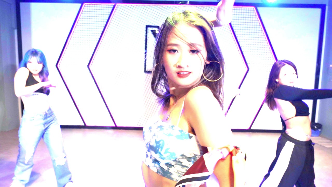 DANCE G&Aacute;I ĐỘC TH&Acirc;N - TLINH | TIEUU VY'S CLASS