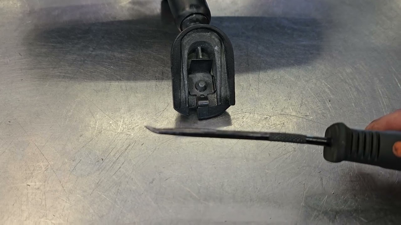 How to change your rearview mirror -  Nissan Frontier