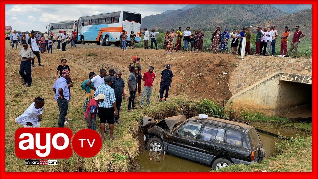 AJALI YA RAV 4 NA BASI LA ABIRIA, WANUSURIKA KIFO, RAV 4 YATUMBUKIA MTARONI