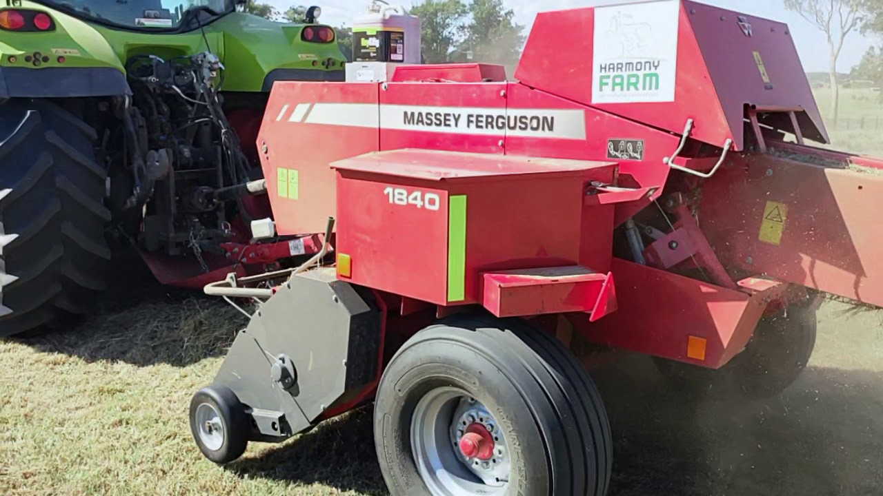 Baling with Class Arion 530 & Massy Ferguson 1840