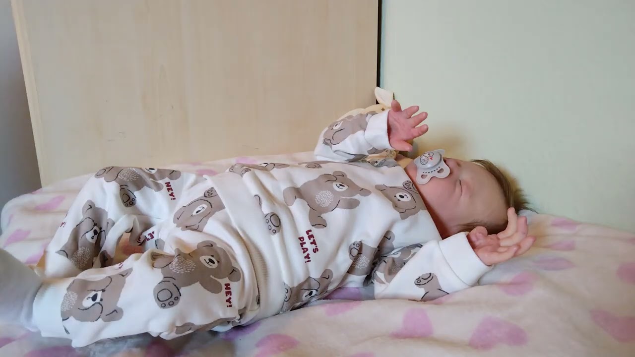Wir ziehen 2 reborn Puppen um. Sabbeln und Runde. Unbezahlte Werbung reborn Puppen Hobby Rollenspiel