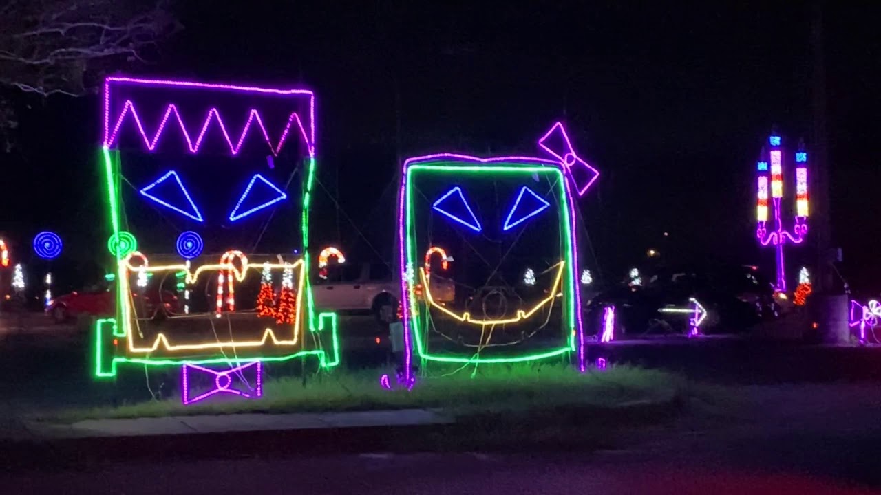 Thriller Nights of Lights 2020 in Mobile, Al. (And a few festive houses)
