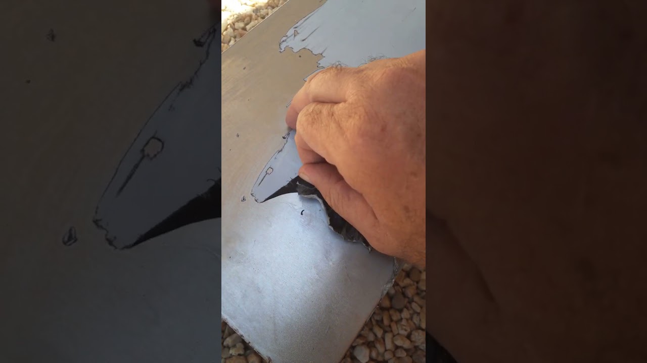Tirar adesivo da chaminé da coifa ressecado.