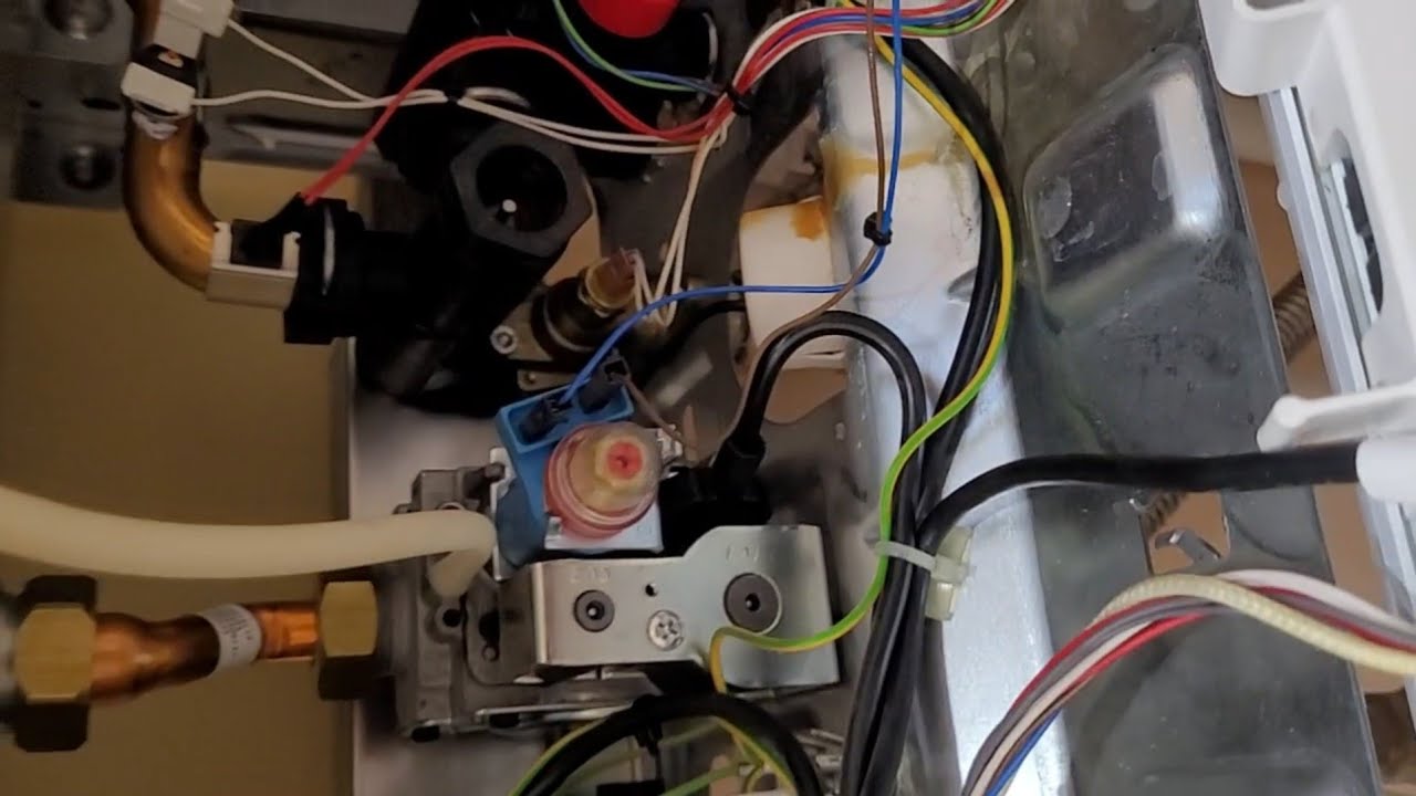 VAILLANT TURBO FIT течёт сальник трехходового клапана. Решаем экономно-ценный совет от мастера!!