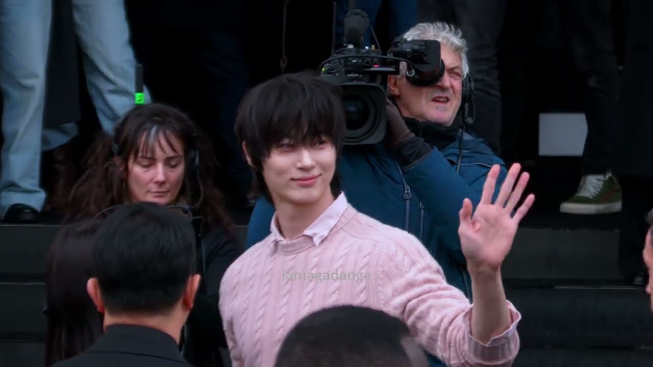 프라다 Byeon Woo Seok at the Prada men's FW26 fashion show in Milan. #프라다 #pradafw26