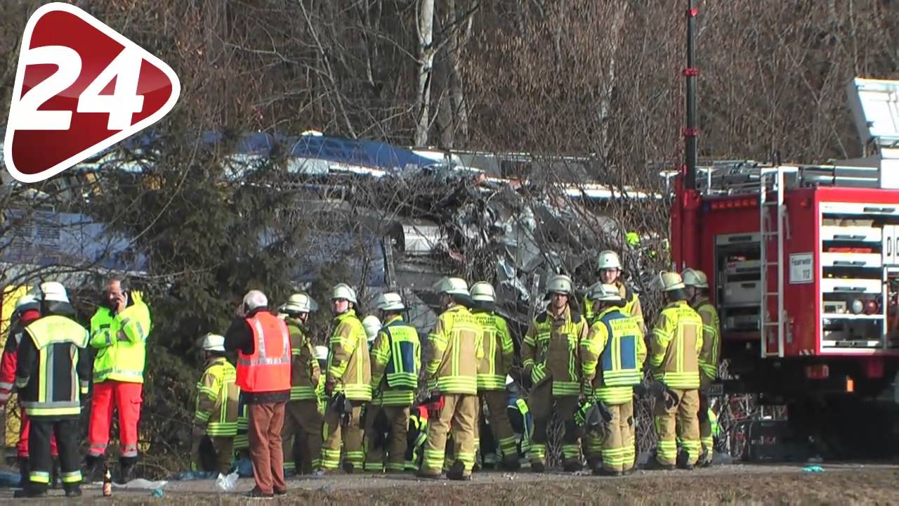 Schweres Zugunglück in Bad Aibling - Bilder von der Unfallstelle