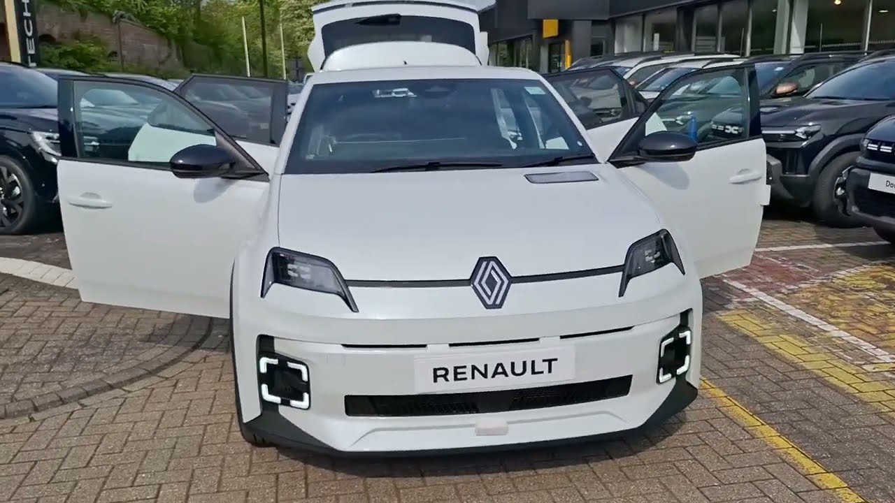 BRAND NEW RENAULT 5 TECHNO 150 BHP 52KW in White @ Renault Croydon