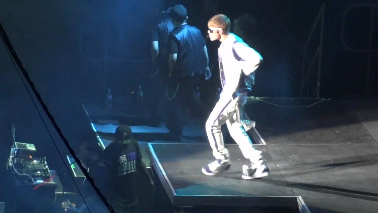 Bigger - Justin Bieber  in HD Arena Monterrey