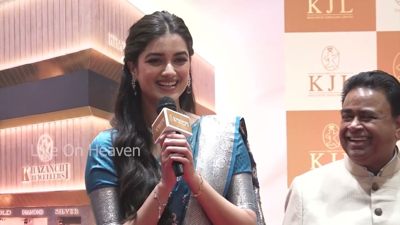 Khazanchi Jeweller Grand Launch of Flagship Store by Bhagyashri Bores