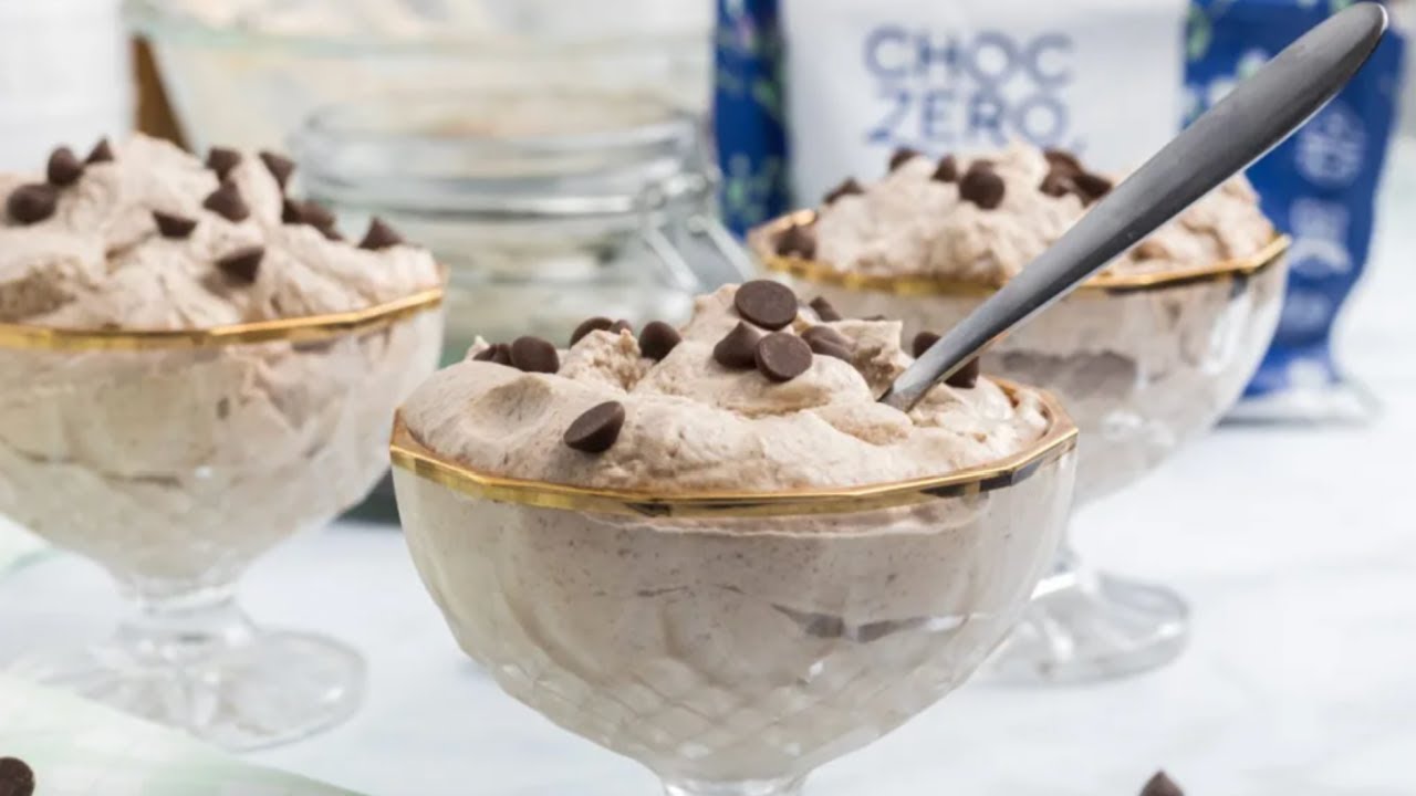 This Keto Chocolate Mousse Requires Only 5 Ingredients & 10 Minutes of Prep